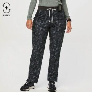 Figs Scrubs Yola FREEx Lined Slim Scrub Pant